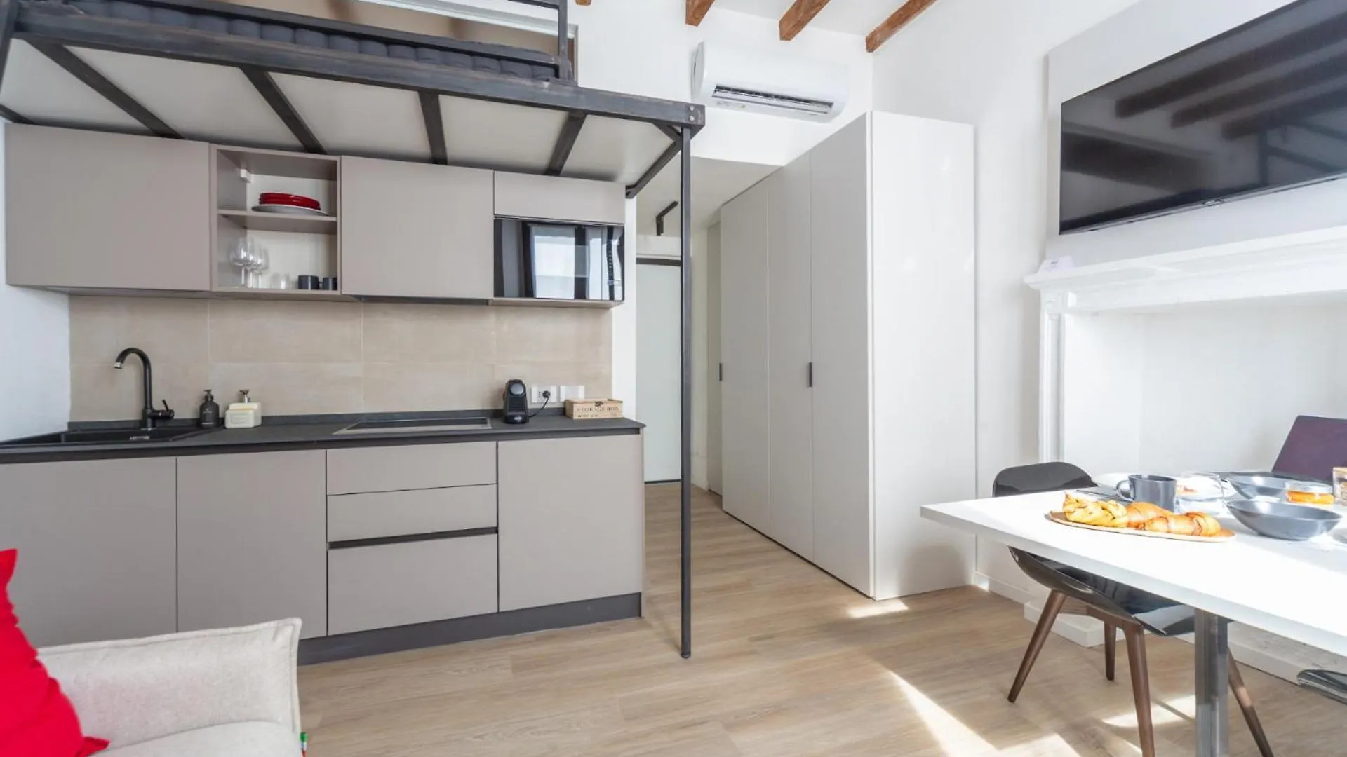Stylish Studio Loft In Porta Romana Milán